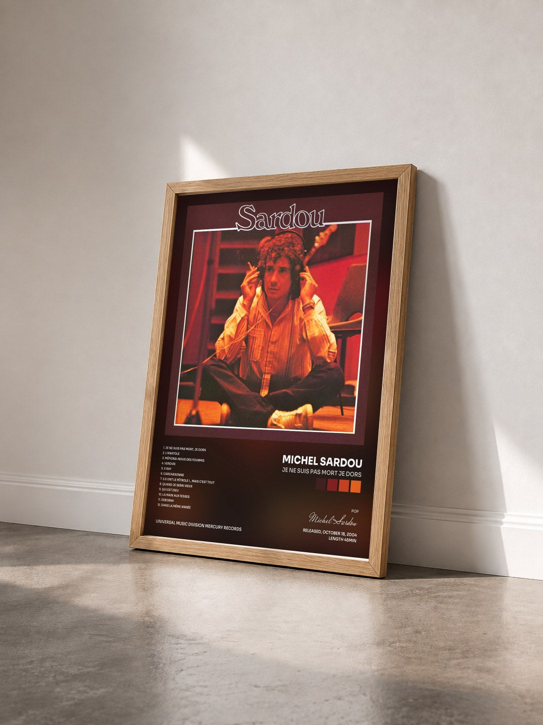 #bois Tableau de l'album Je Ne Suis Pas Mort Je Dors de Michel Sardou vu de trois quarts, cadre en bois brut