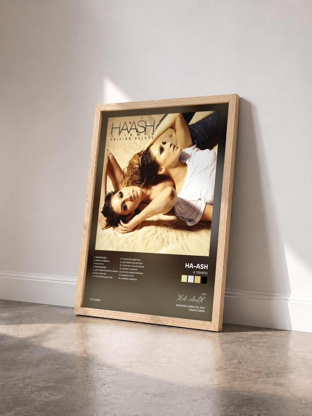 #bois Tableau de l'album A Tiempo de HA-ASH vu de trois quarts, cadre en bois brut