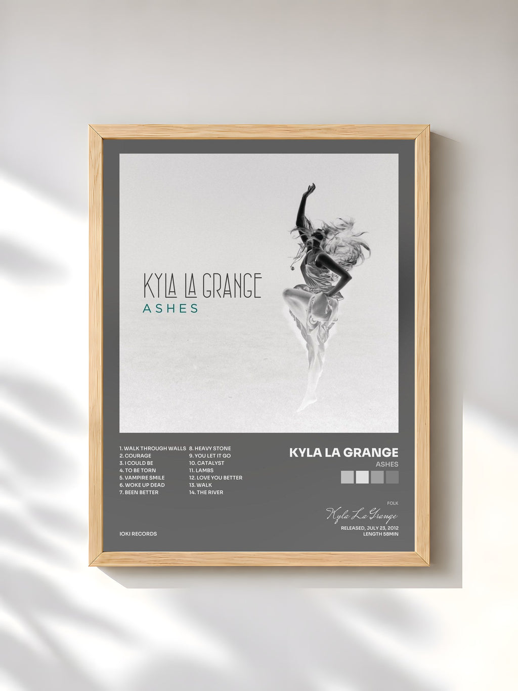 #bois Tableau de l'album Ashes de Kyla La Grange, cadre en bois brut, imprimé et encadré en France