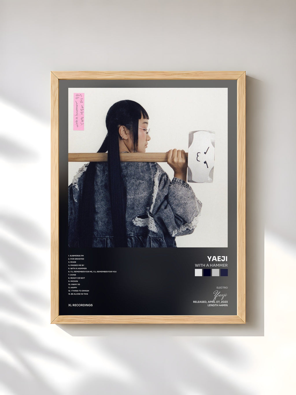 #bois Tableau de l'album With A Hammer de Yaeji, cadre en bois brut, imprimé et encadré en France