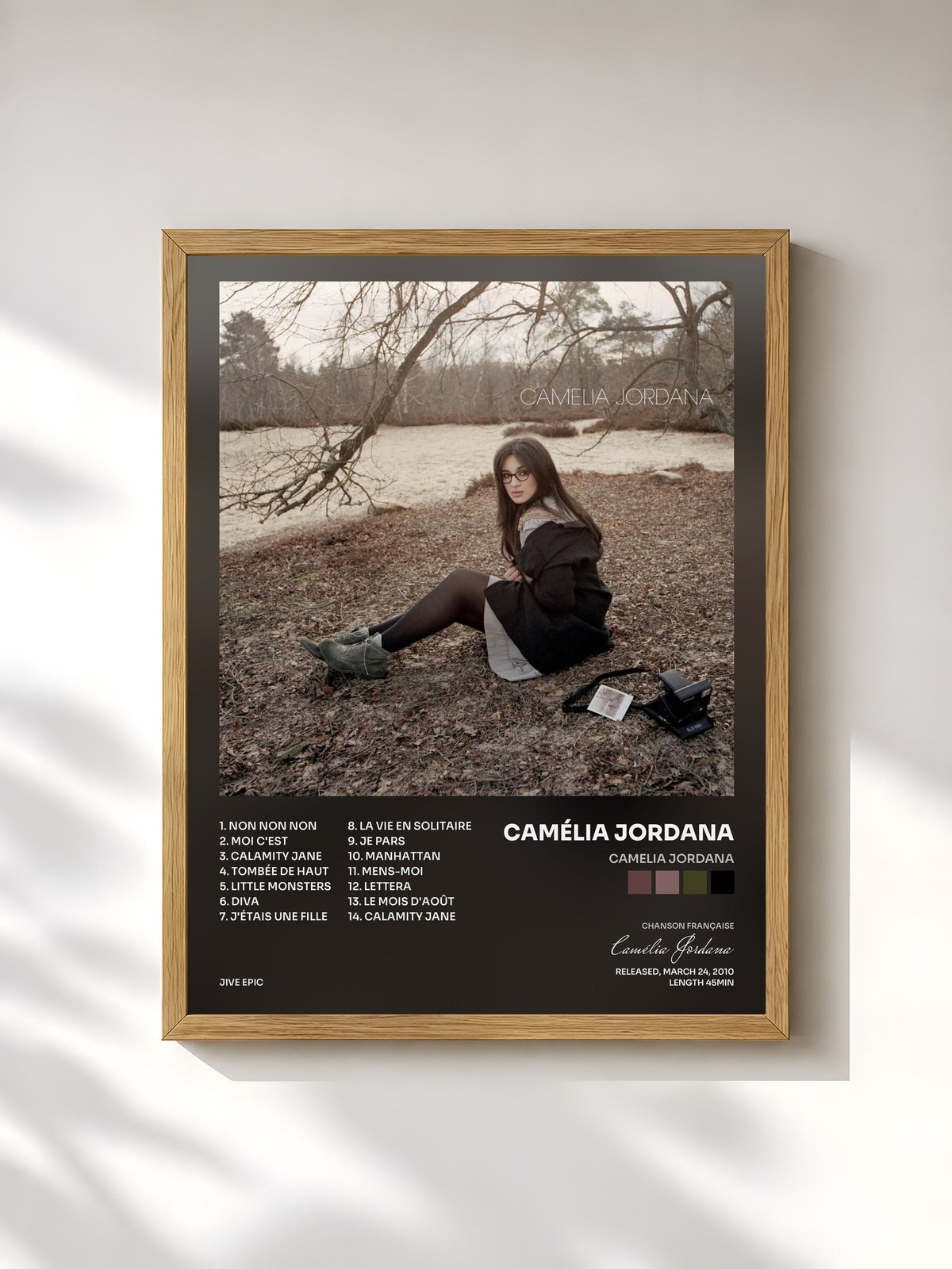 #bois Tableau de l'album Camelia Jordana de Camélia Jordana, cadre en bois brut, imprimé et encadré en France