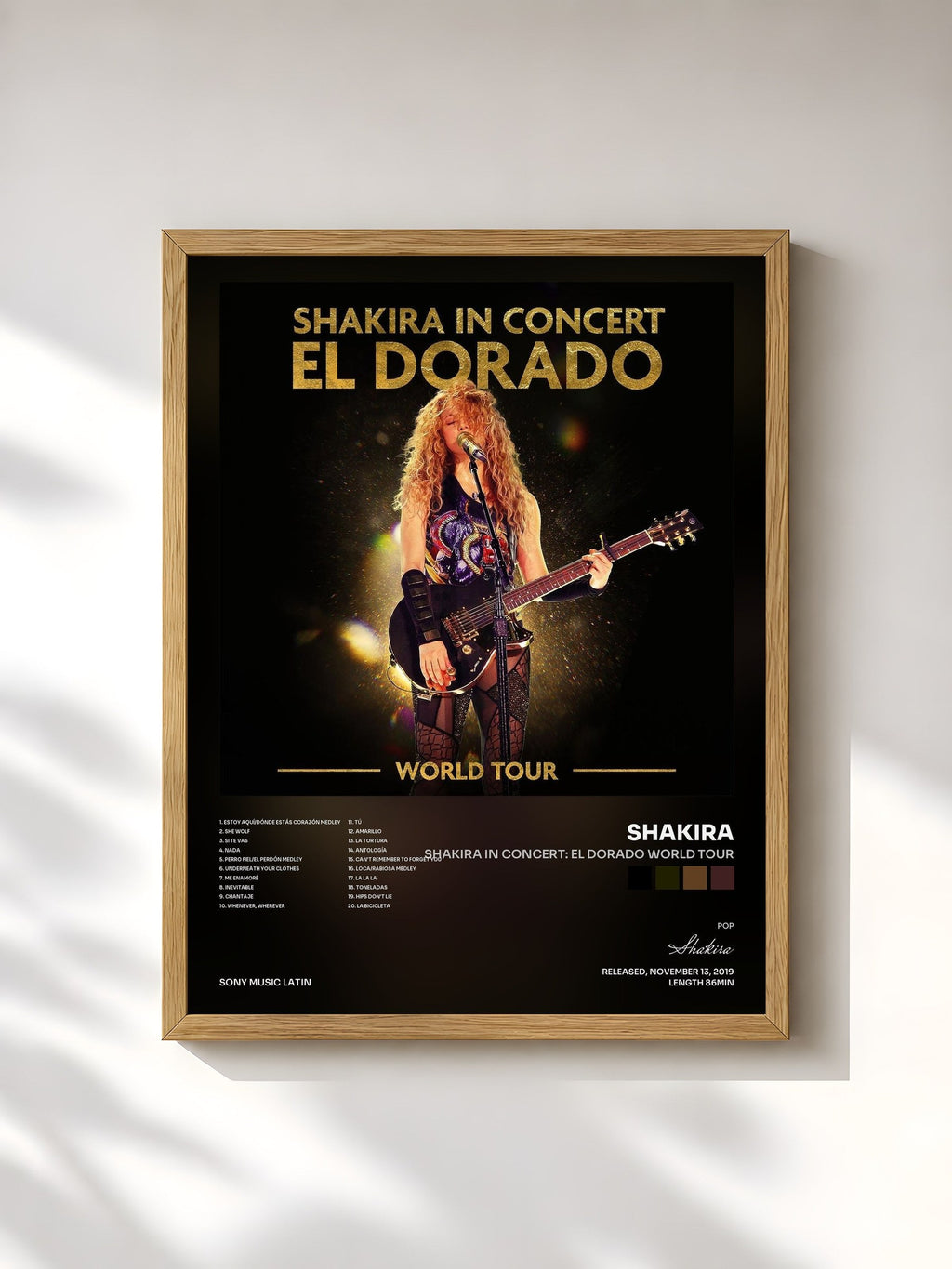 #bois Tableau de l'album Shakira In Concert: El Dorado World Tour de Shakira, cadre en bois brut, imprimé et encadré en France
