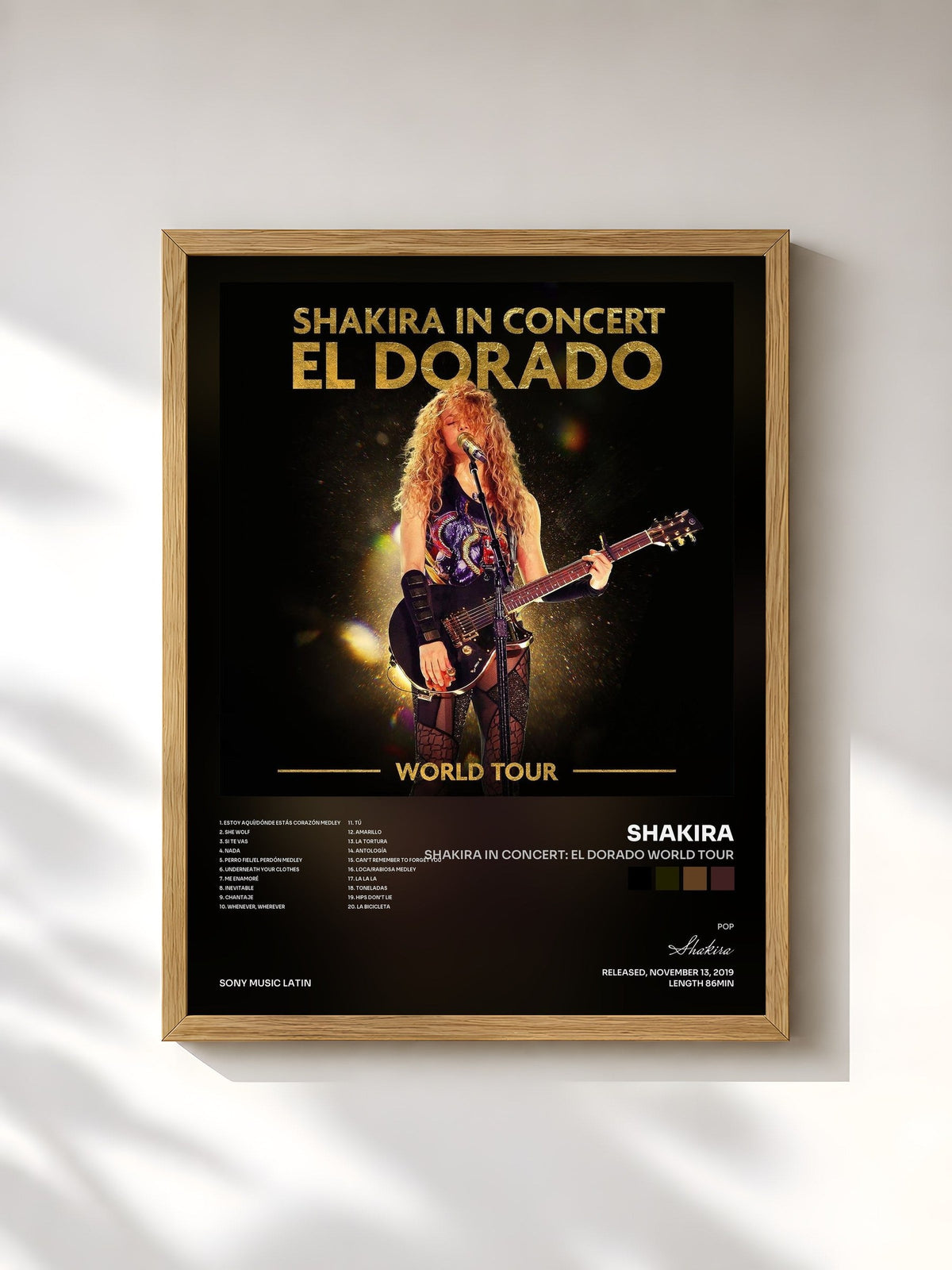 #bois Tableau de l'album Shakira In Concert: El Dorado World Tour de Shakira, cadre en bois brut, imprimé et encadré en France