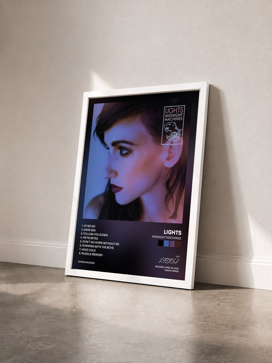 #blanc Tableau de l'album Midnight Machines de LIGHTS vu de trois quarts, cadre blanc
