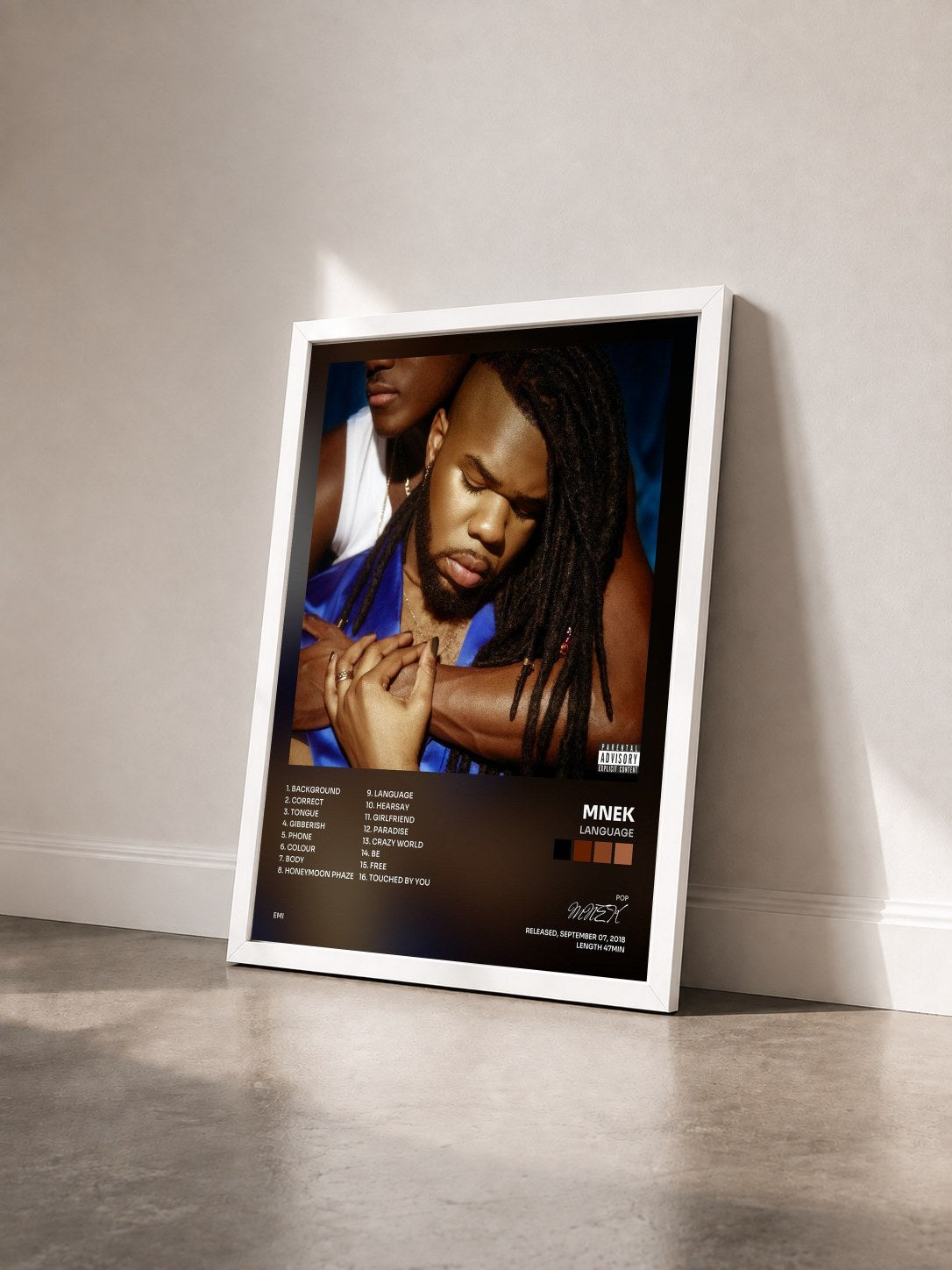 #blanc Tableau de l'album Language de MNEK vu de trois quarts, cadre blanc