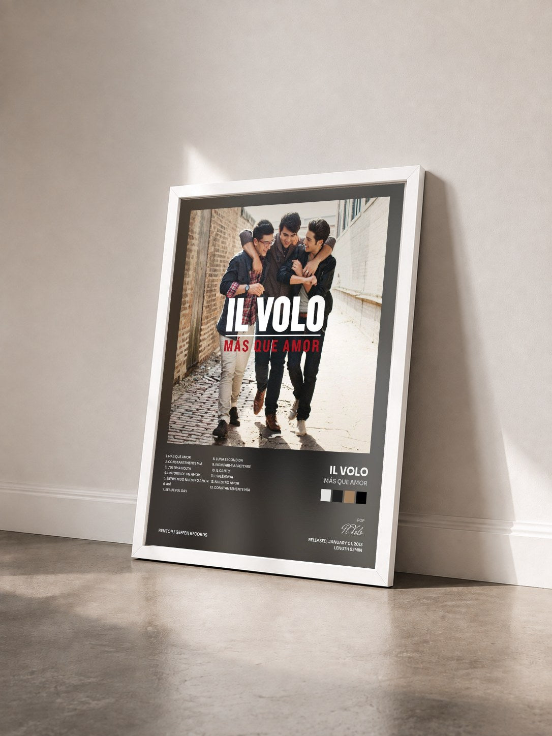 #blanc Tableau de l'album Más Que Amor de Il Volo vu de trois quarts, cadre blanc