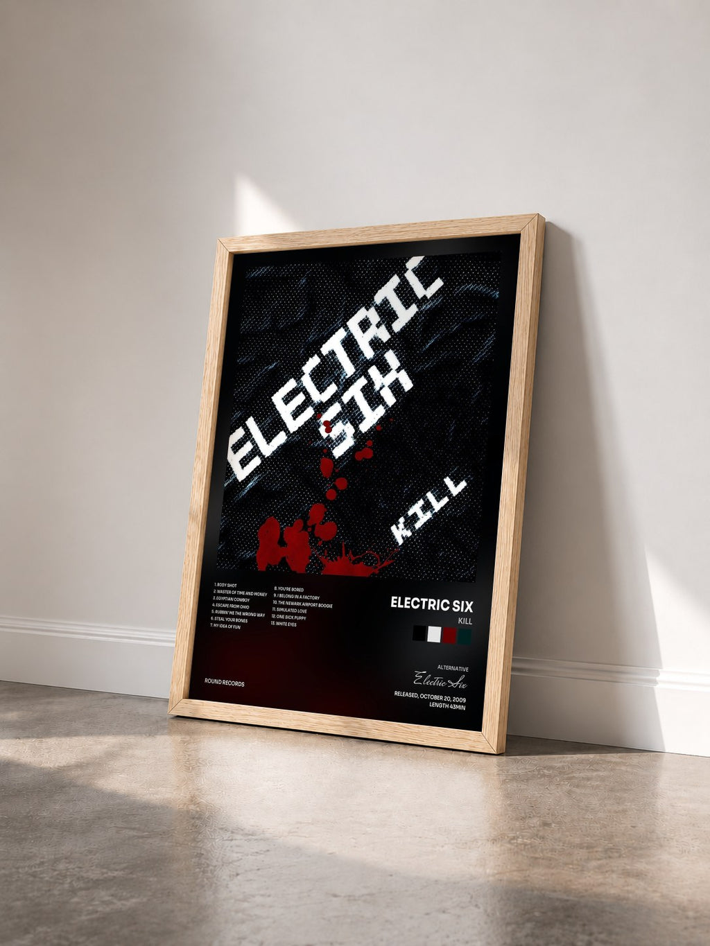 #bois Tableau de l'album Kill de Electric Six vu de trois quarts, cadre en bois brut