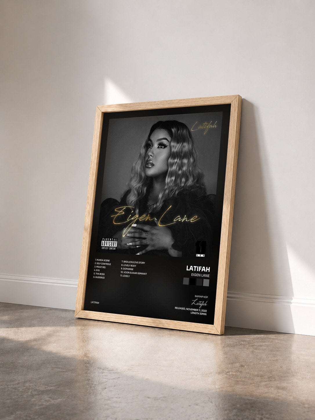 #bois Tableau de l'album EIGEN LANE de Latifah vu de trois quarts, cadre en bois brut