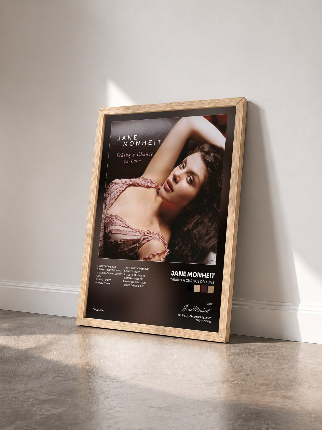 #bois Tableau de l'album Taking A Chance On Love de Jane Monheit vu de trois quarts, cadre en bois brut