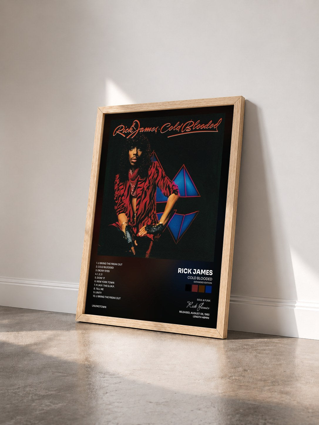 #bois Tableau de l'album Cold Blooded (Expanded Edition) de Rick James vu de trois quarts, cadre en bois brut