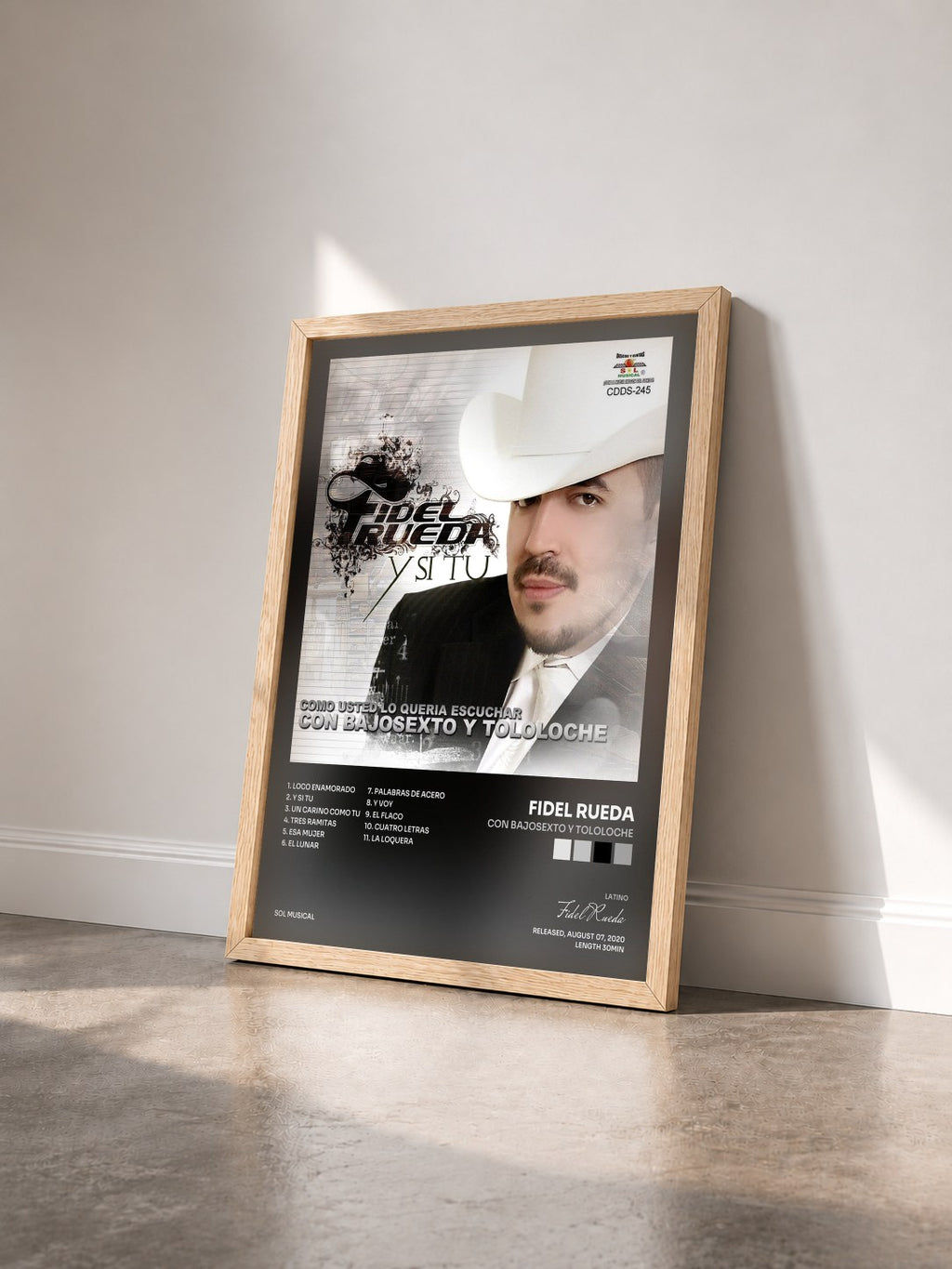 #bois Tableau de l'album Con Bajosexto y Tololoche de Fidel Rueda vu de trois quarts, cadre en bois brut