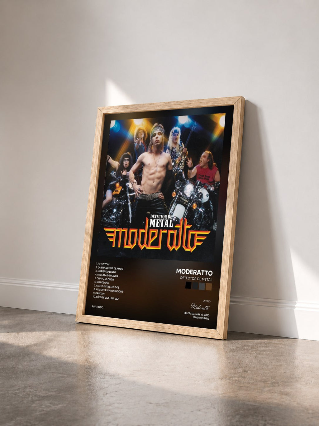 #bois Tableau de l'album Detector De Metal de Moderatto vu de trois quarts, cadre en bois brut
