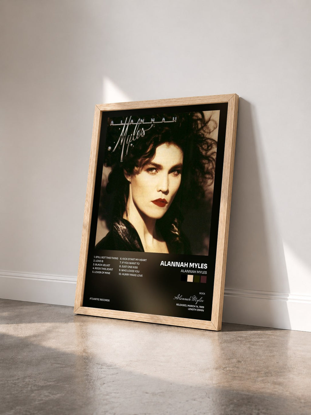 #bois Tableau de l'album Alannah Myles de Alannah Myles vu de trois quarts, cadre en bois brut