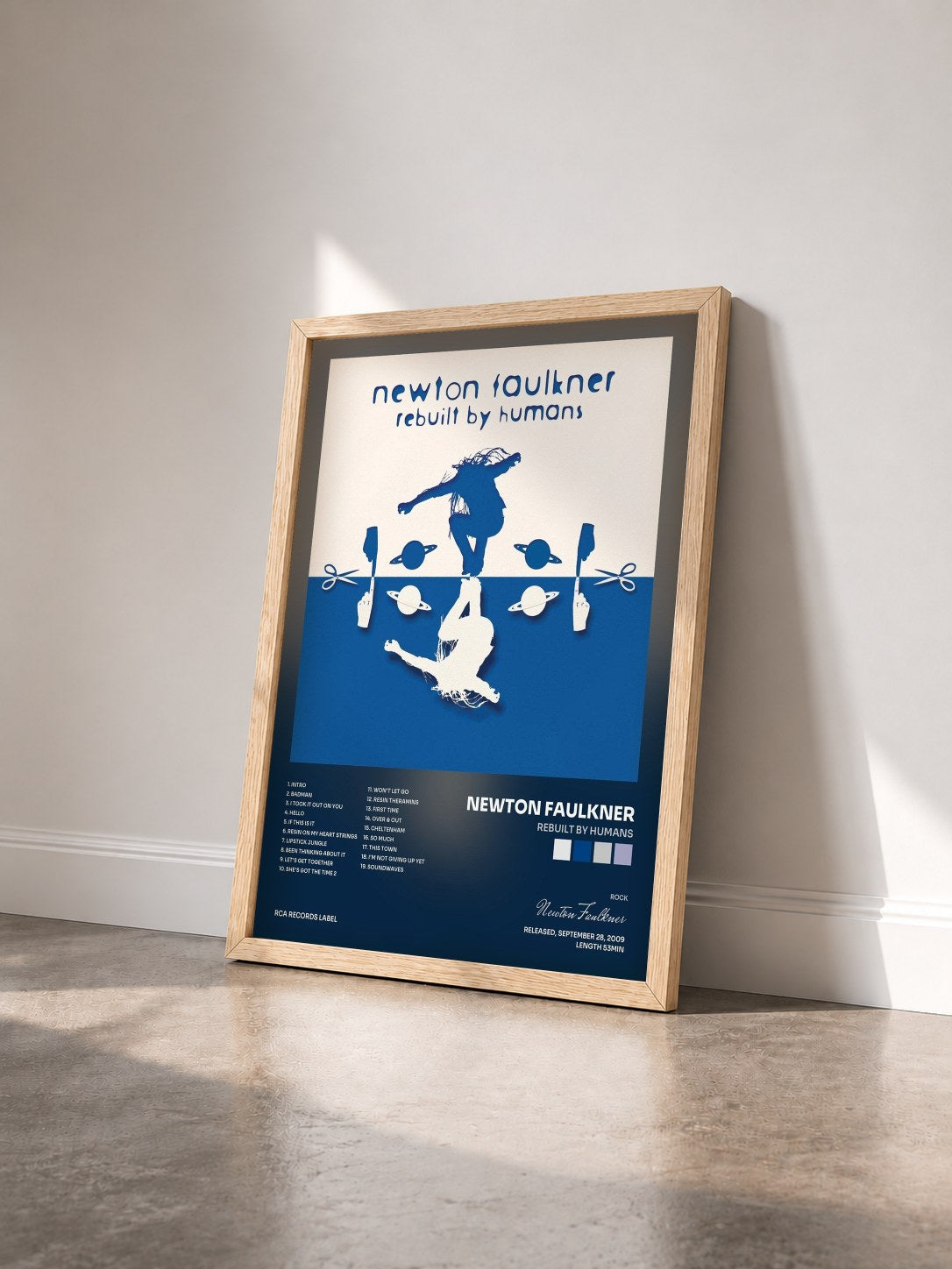 #bois Tableau de l'album Rebuilt By Humans de Newton Faulkner vu de trois quarts, cadre en bois brut