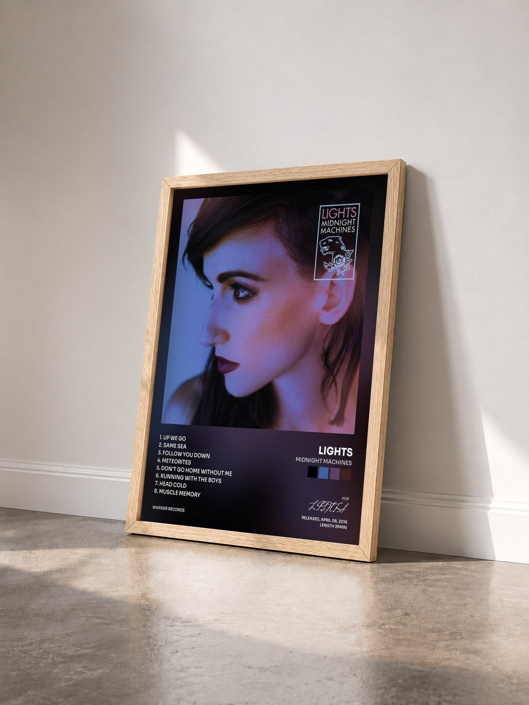 #bois Tableau de l'album Midnight Machines de LIGHTS vu de trois quarts, cadre en bois brut