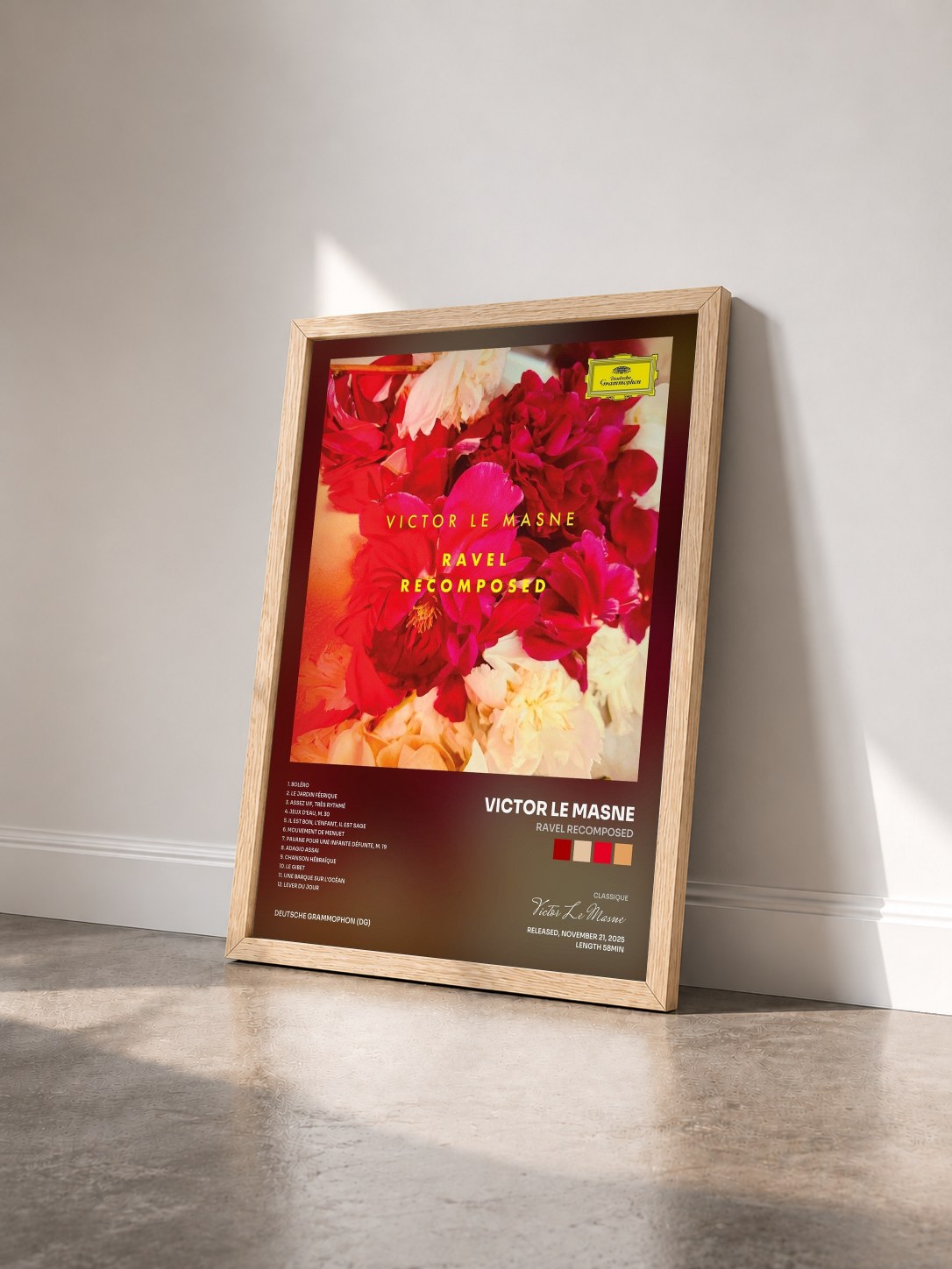 #bois Tableau de l'album Ravel Recomposed de Victor Le Masne vu de trois quarts, cadre en bois brut