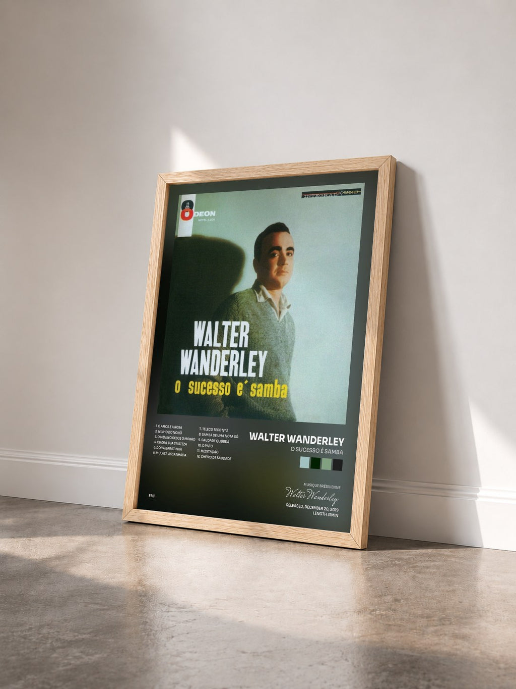 #bois Tableau de l'album O Sucesso É Samba de Walter Wanderley vu de trois quarts, cadre en bois brut