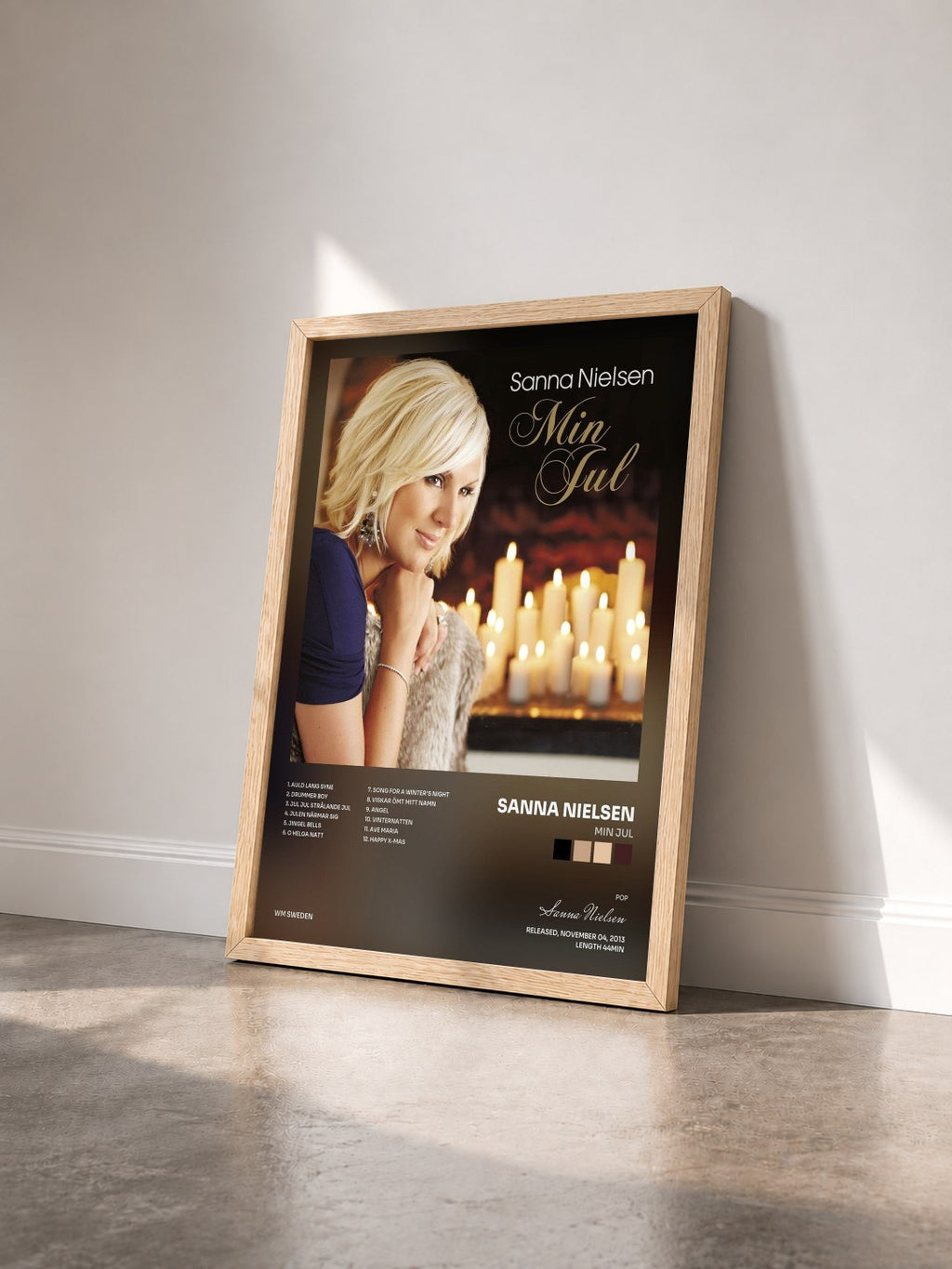 #bois Tableau de l'album Min jul de Sanna Nielsen vu de trois quarts, cadre en bois brut