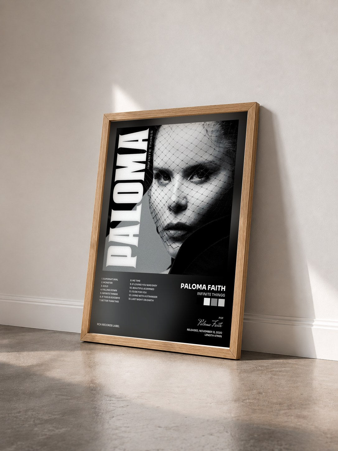#bois Tableau de l'album Infinite Things de Paloma Faith vu de trois quarts, cadre en bois brut