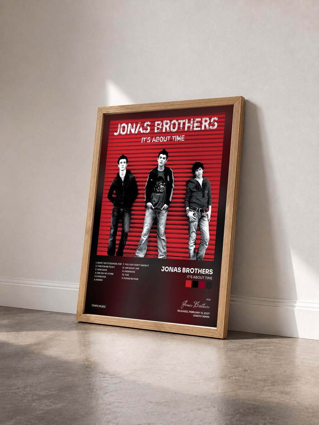 #bois Tableau de l'album It's About Time de Jonas Brothers vu de trois quarts, cadre en bois brut
