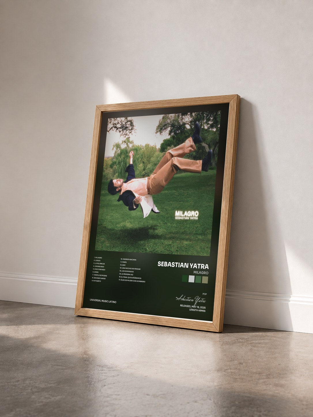 #bois Tableau de l'album Milagro de Sebastian Yatra vu de trois quarts, cadre en bois brut