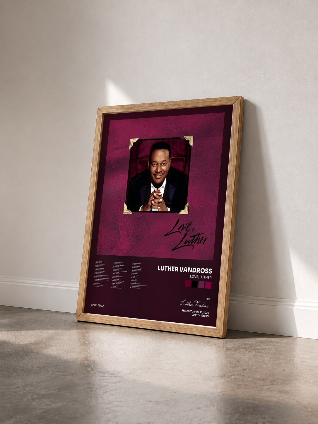 #bois Tableau de l'album Love, Luther de Luther Vandross vu de trois quarts, cadre en bois brut