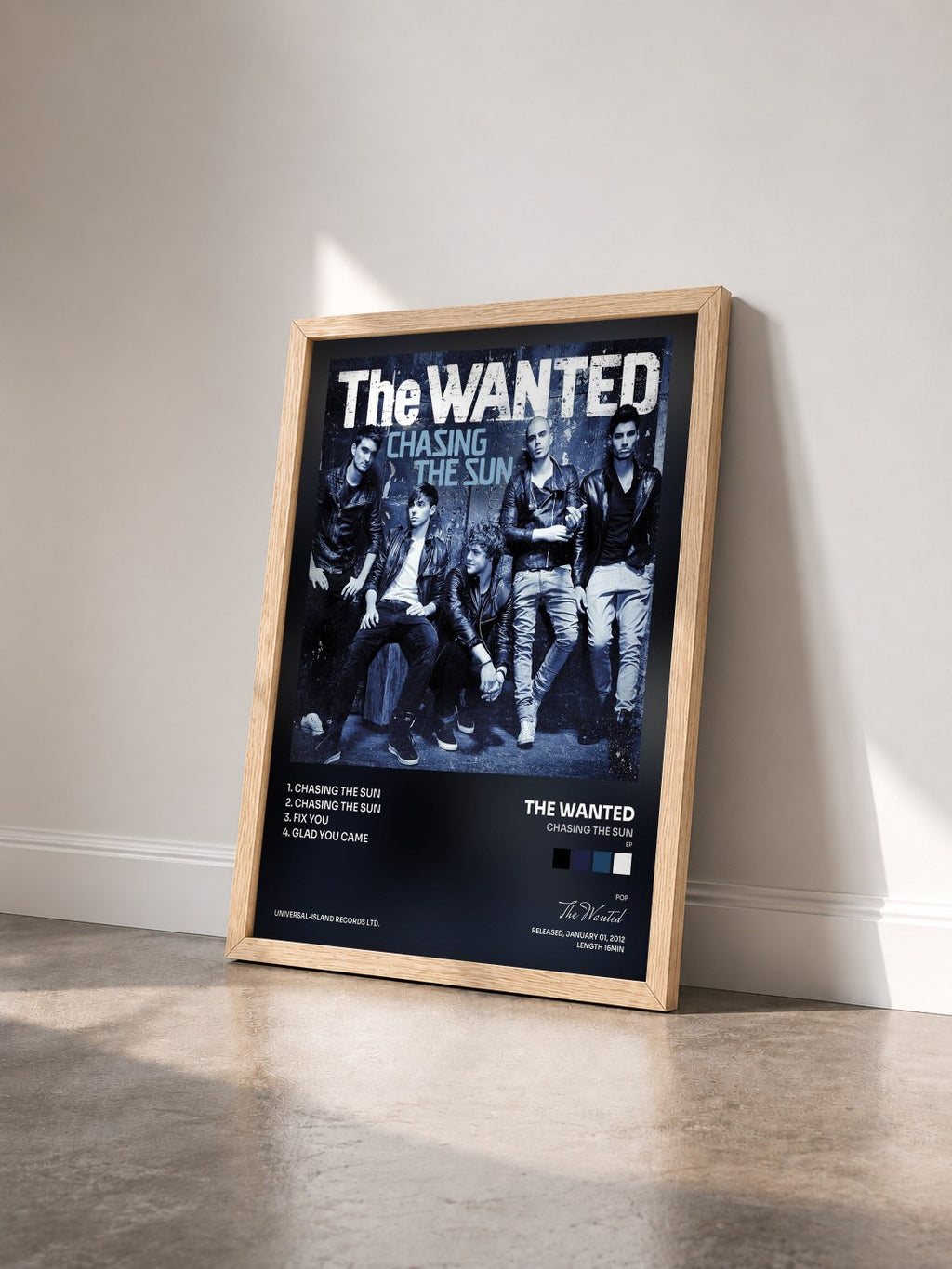 #bois Tableau de l'album Chasing The Sun (EP) de The Wanted vu de trois quarts, cadre en bois brut