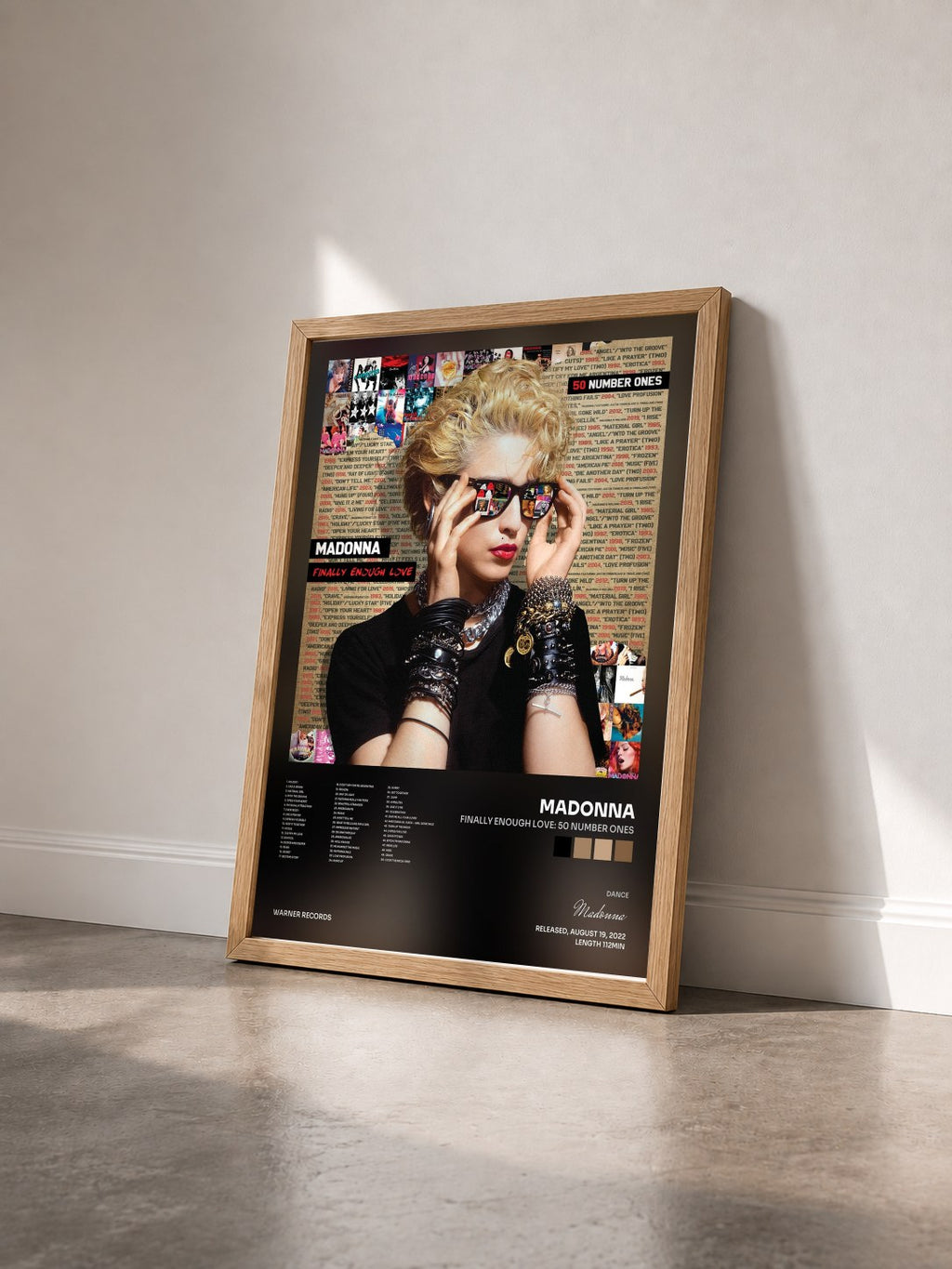 #bois Tableau de l'album Finally Enough Love: 50 Number Ones de Madonna vu de trois quarts, cadre en bois brut