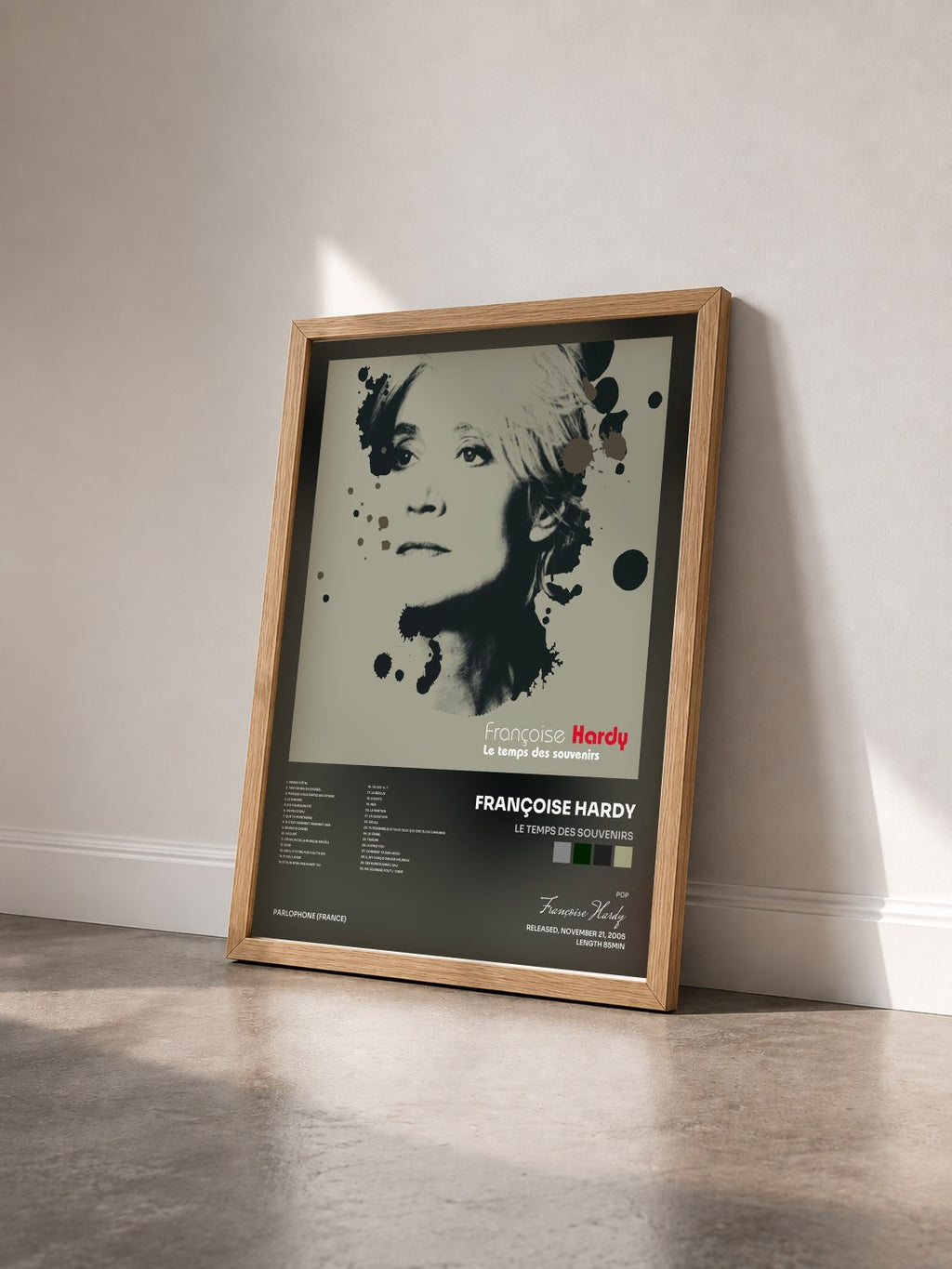 #bois Tableau de l'album Le temps des souvenirs de Françoise Hardy vu de trois quarts, cadre en bois brut