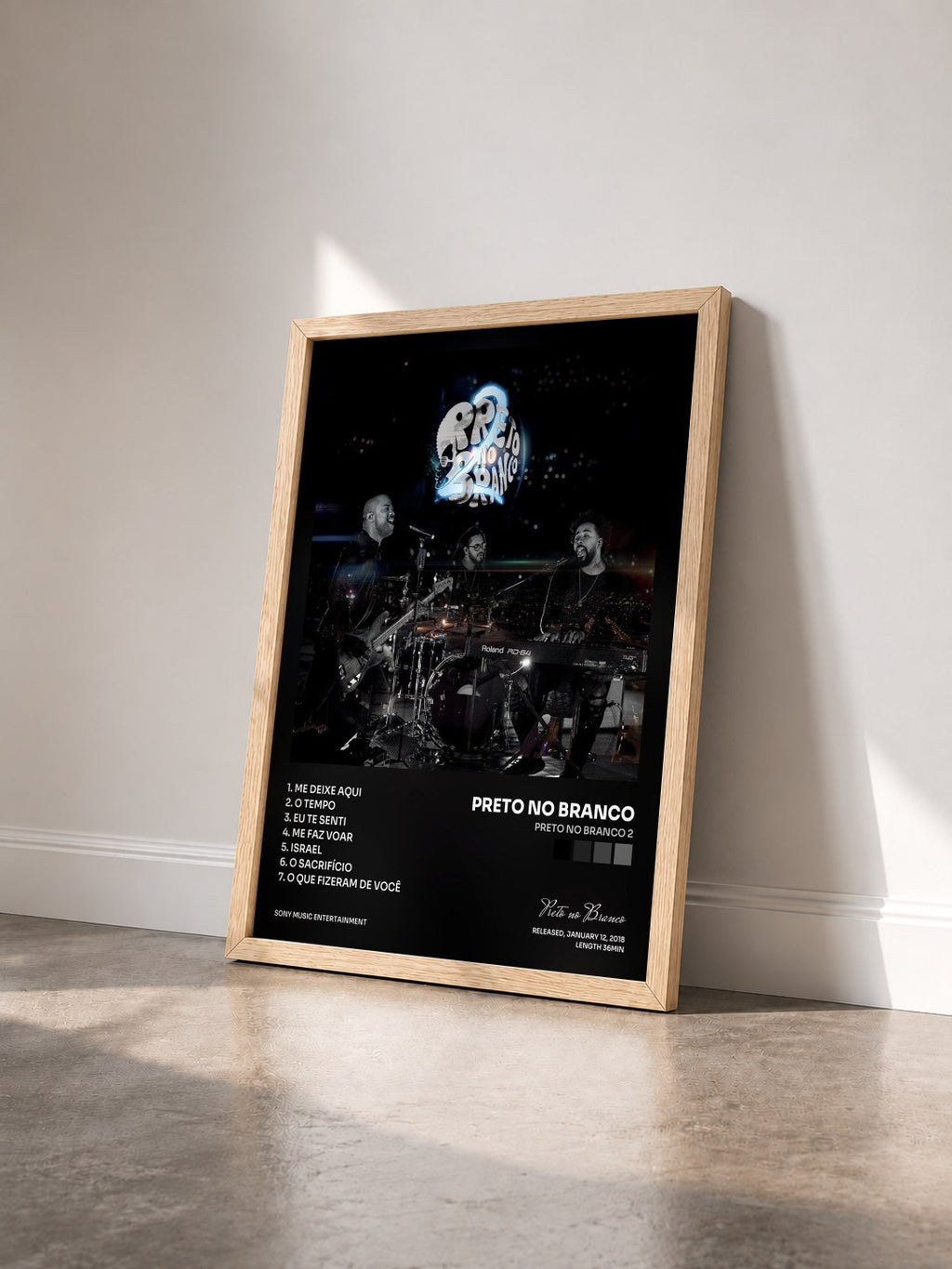 #bois Tableau de l'album Preto no Branco 2 de Preto no Branco vu de trois quarts, cadre en bois brut