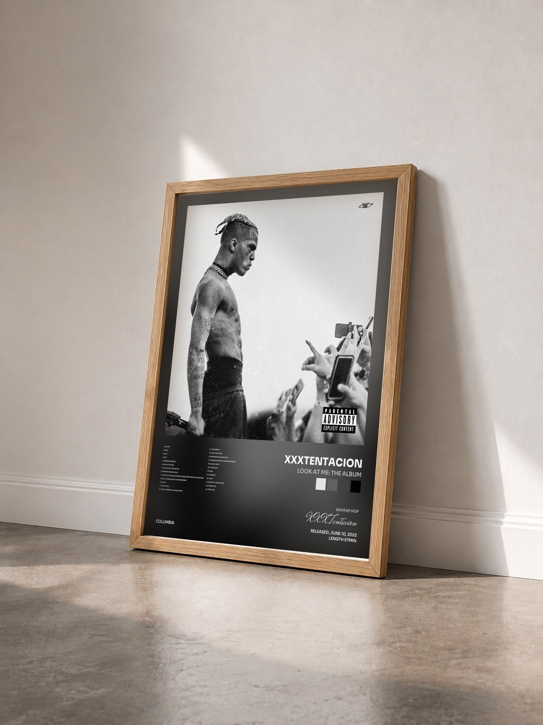 #bois Tableau de l'album LOOK AT ME: THE ALBUM de XXXTentacion vu de trois quarts, cadre en bois brut