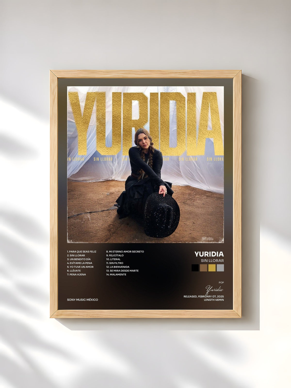 #bois Tableau de l'album Sin Llorar de Yuridia, cadre en bois brut, imprimé et encadré en France