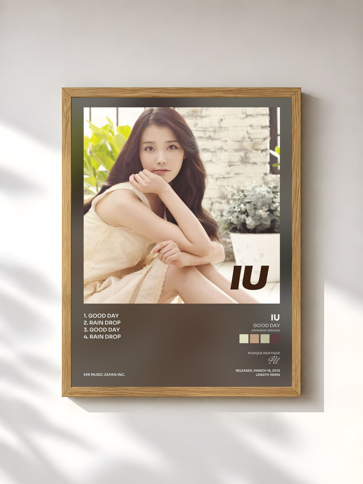 #bois Tableau de l'album Good Day (Japanese Version) de IU, cadre en bois brut, imprimé et encadré en France