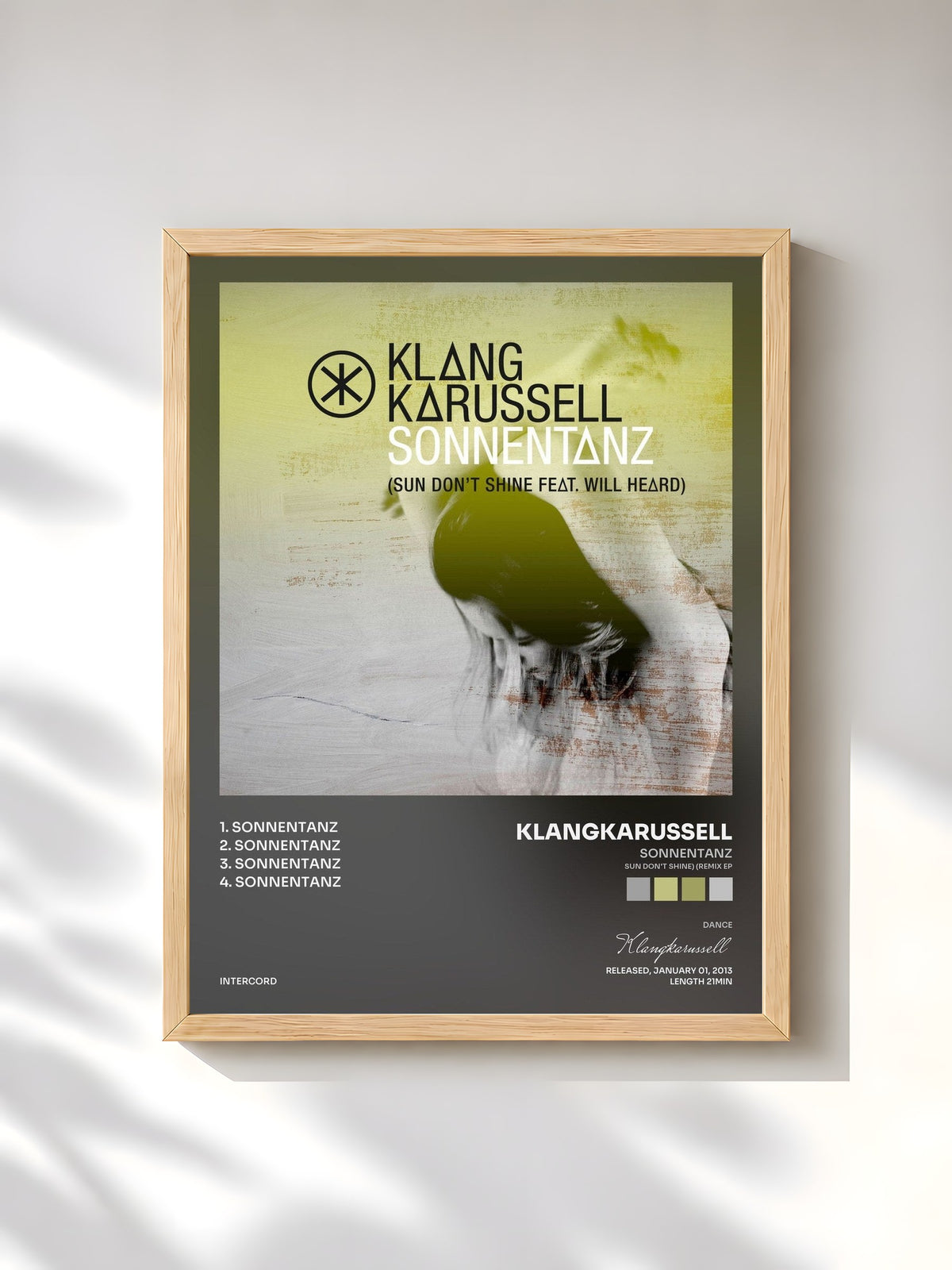#bois Tableau de l'album Sonnentanz (Sun Don't Shine) (Remix EP) de Klangkarussell, cadre en bois brut, imprimé et encadré en France