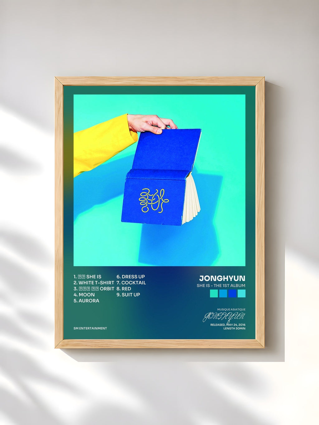 #bois Tableau de l'album She is - The 1st Album de JONGHYUN, cadre en bois brut, imprimé et encadré en France