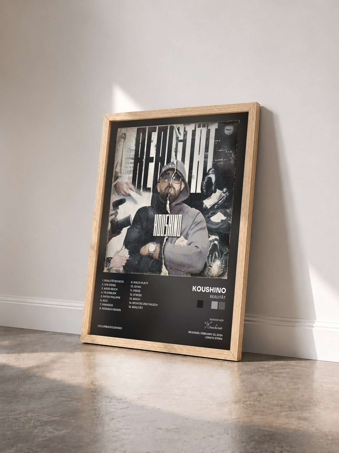 #bois Tableau de l'album Realität de Koushino vu de trois quarts, cadre en bois brut