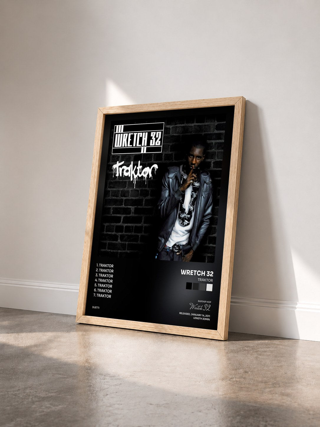 #bois Tableau de l'album Traktor de Wretch 32 vu de trois quarts, cadre en bois brut