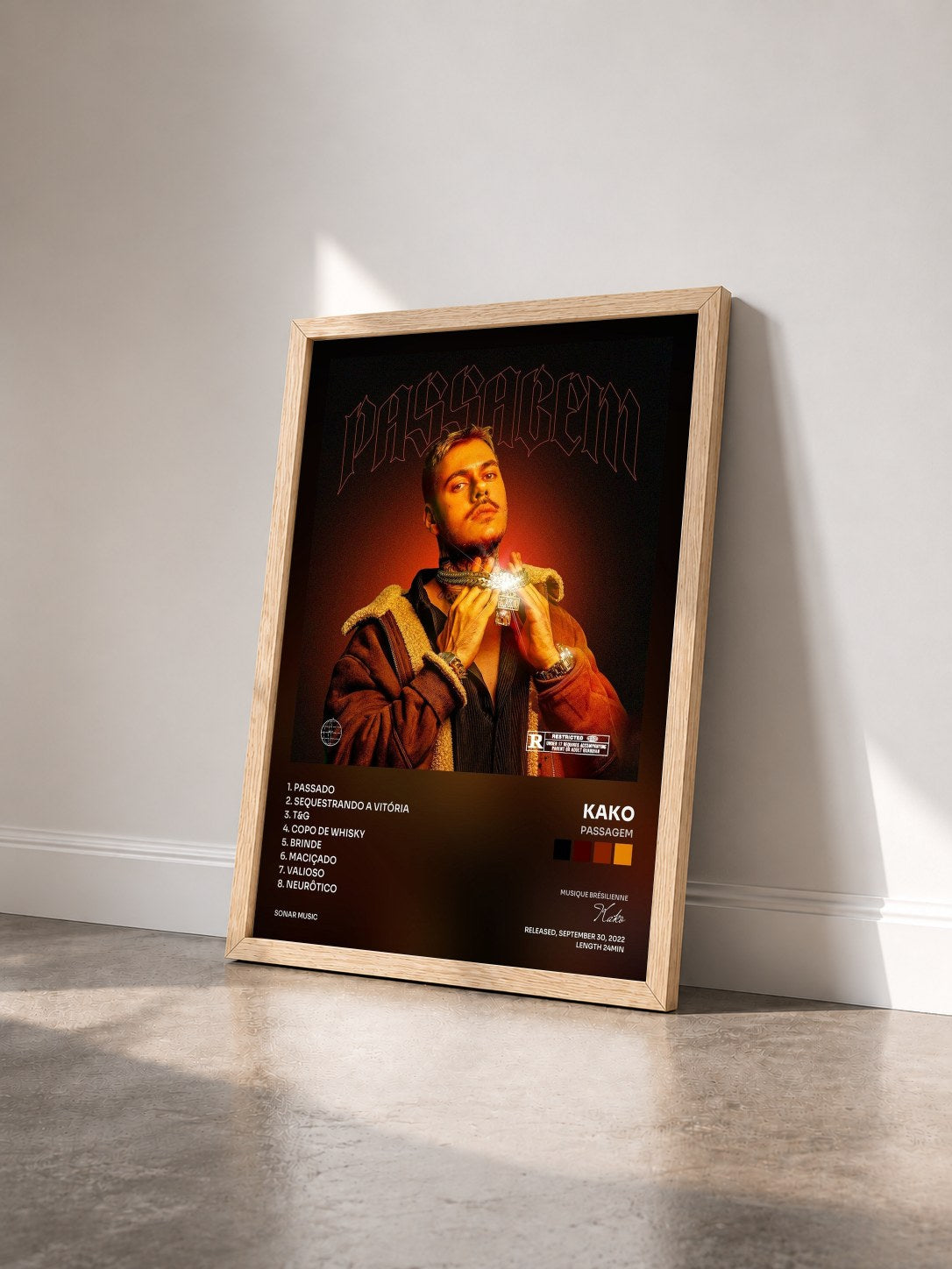 #bois Tableau de l'album Passagem de Kako vu de trois quarts, cadre en bois brut