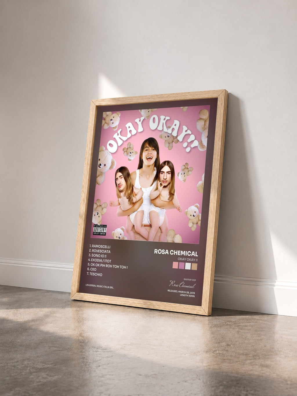 #bois Tableau de l'album OKAY OKAY !! de Rosa Chemical vu de trois quarts, cadre en bois brut