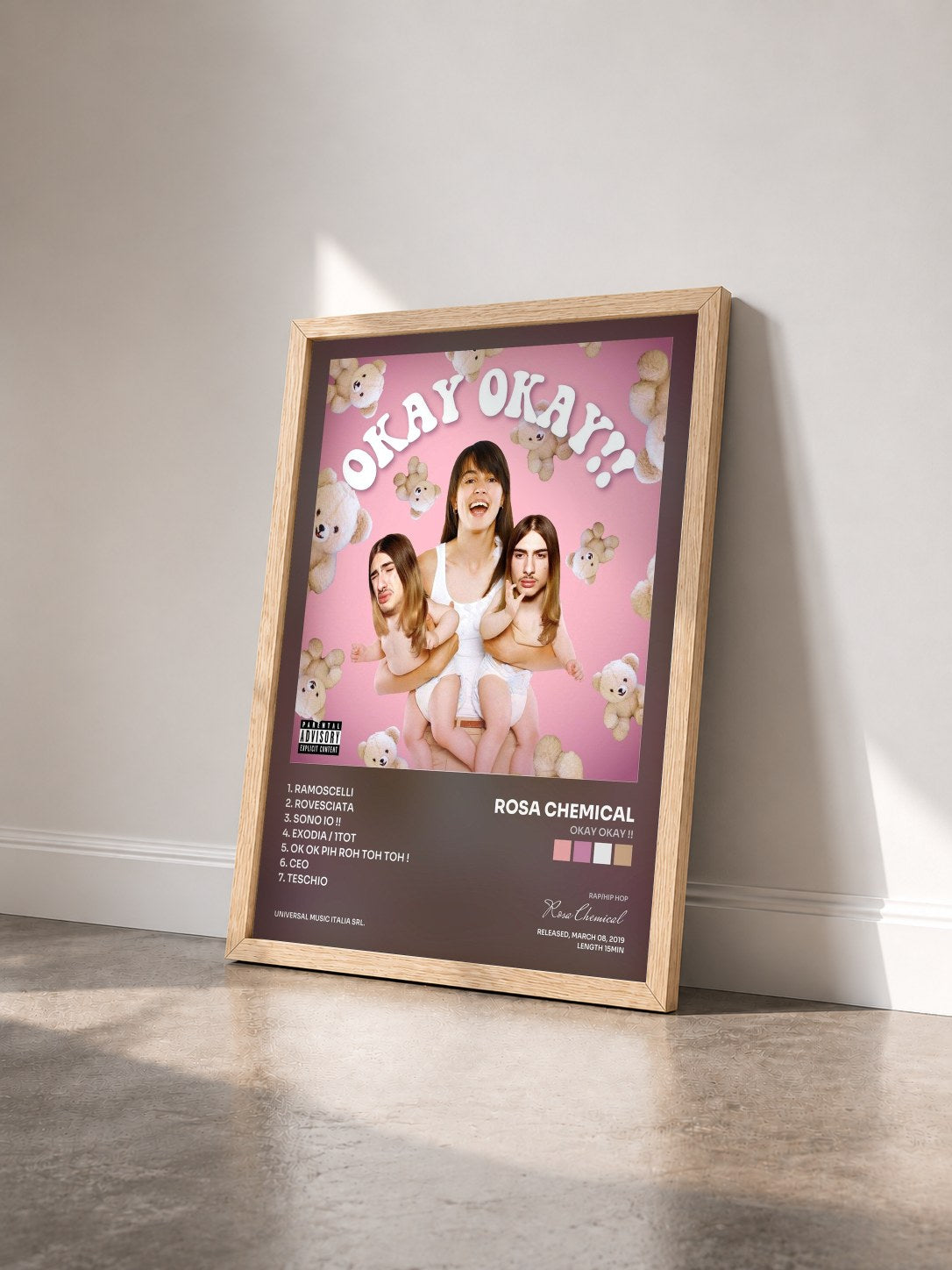 #bois Tableau de l'album OKAY OKAY !! de Rosa Chemical vu de trois quarts, cadre en bois brut