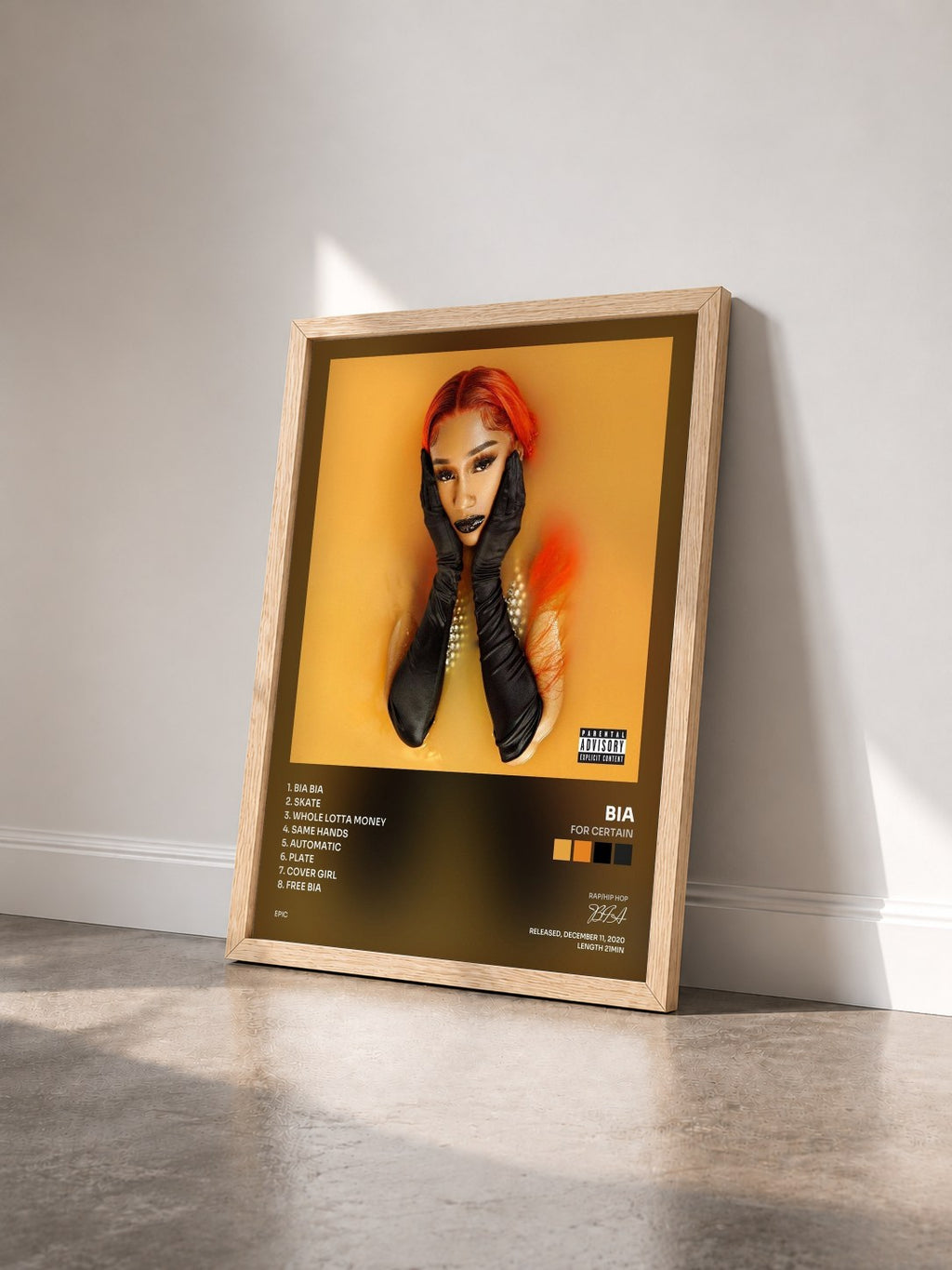 #bois Tableau de l'album FOR CERTAIN de BIA vu de trois quarts, cadre en bois brut