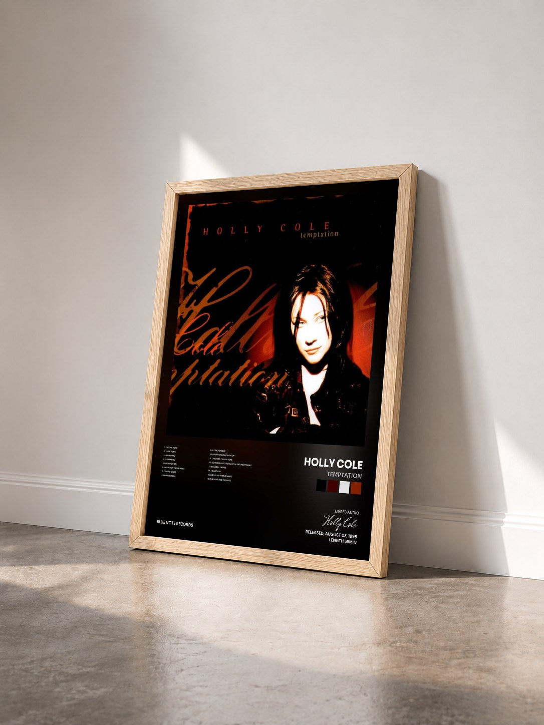 #bois Tableau de l'album Temptation de Holly Cole vu de trois quarts, cadre en bois brut