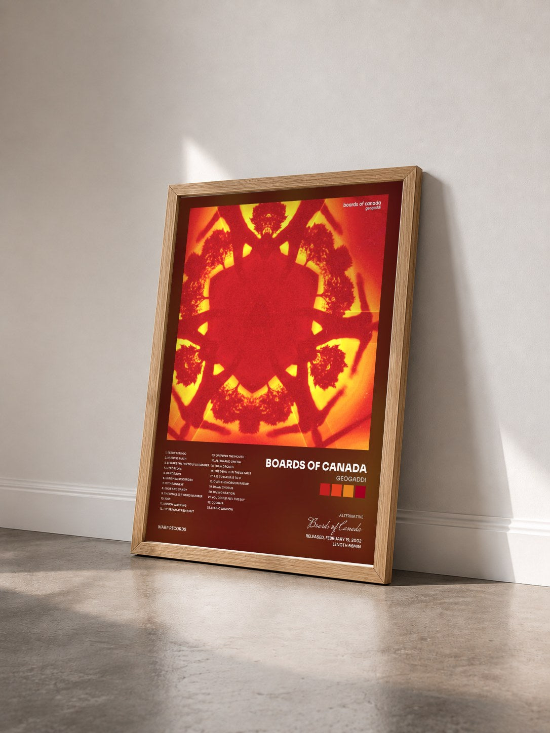 #bois Tableau de l'album Geogaddi de Boards of Canada vu de trois quarts, cadre en bois brut