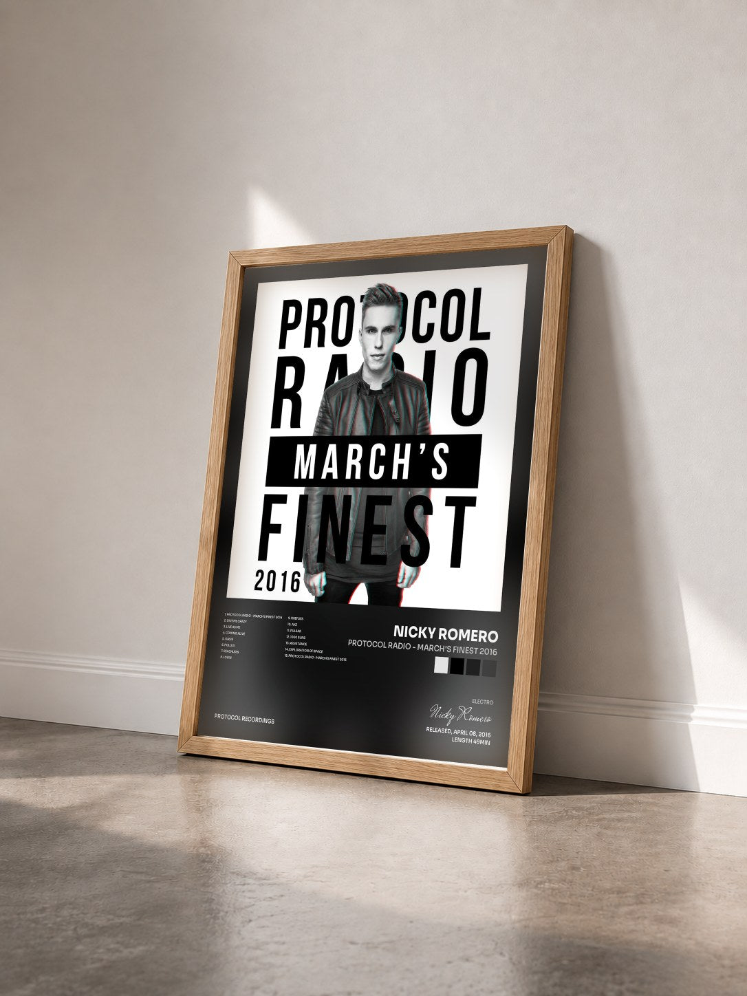 #bois Tableau de l'album Protocol Radio - March's Finest 2016 de Nicky Romero vu de trois quarts, cadre en bois brut