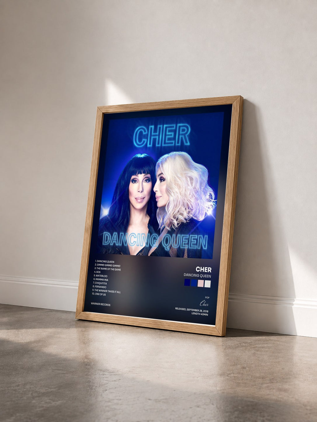 #bois Tableau de l'album Dancing Queen de Cher vu de trois quarts, cadre en bois brut
