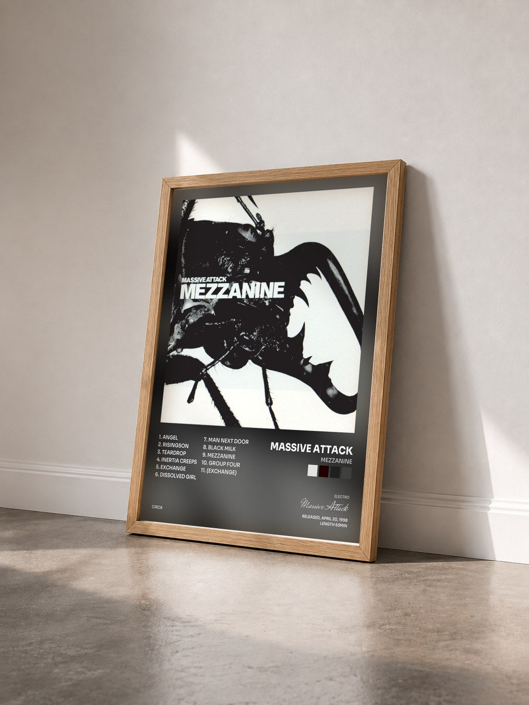 #bois Tableau de l'album Mezzanine de Massive Attack vu de trois quarts, cadre en bois brut