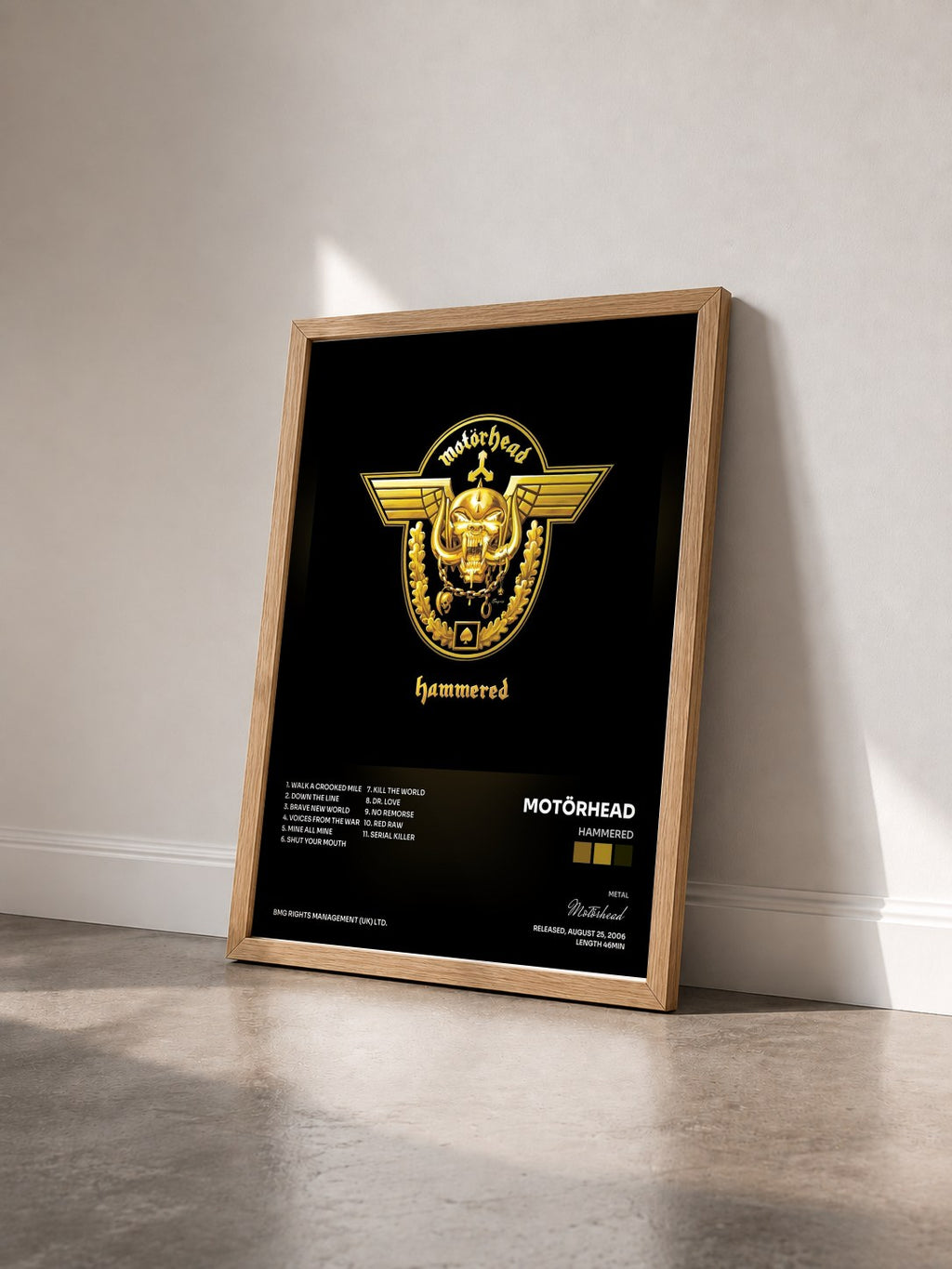 #bois Tableau de l'album Hammered de Motörhead vu de trois quarts, cadre en bois brut