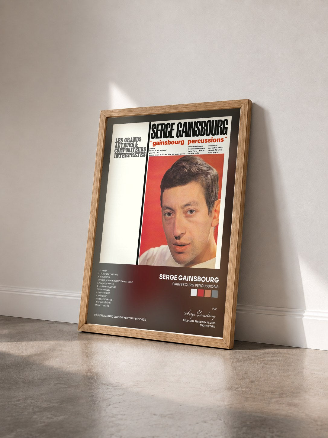 #bois Tableau de l'album Gainsbourg percussions de Serge Gainsbourg vu de trois quarts, cadre en bois brut