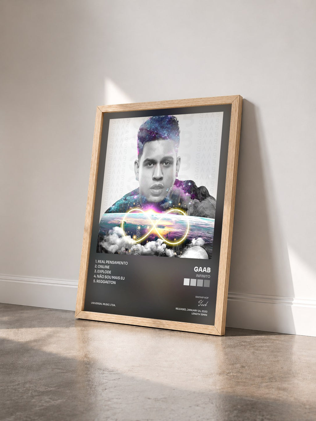 #bois Tableau de l'album Infinito de Gaab vu de trois quarts, cadre en bois brut