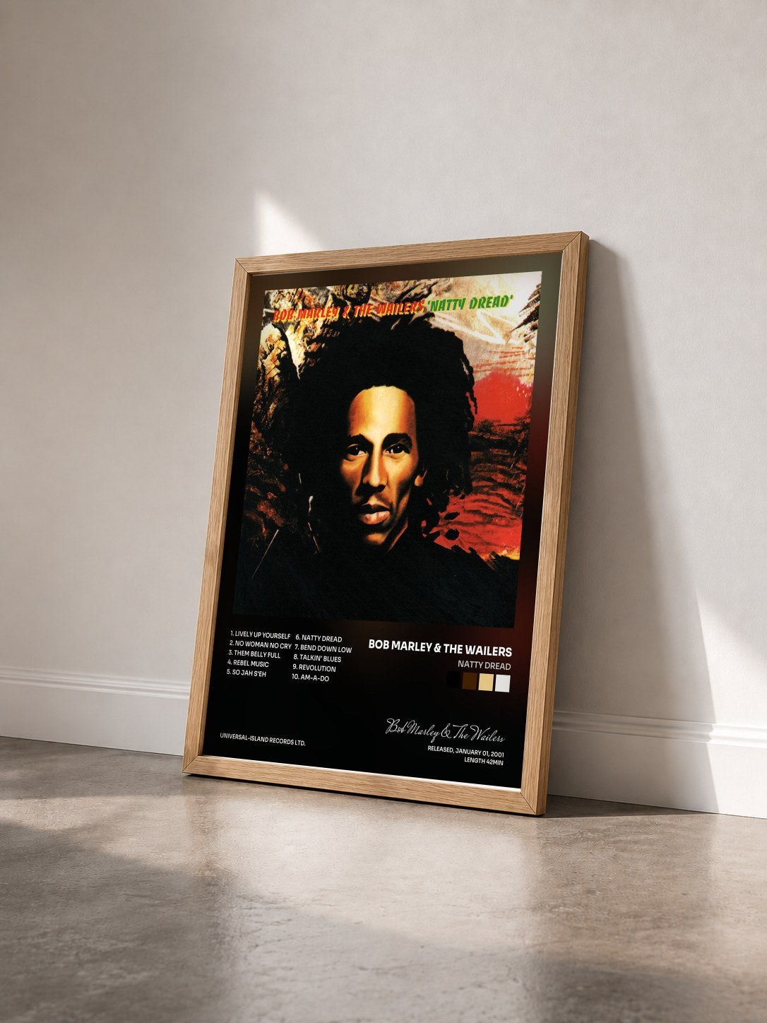 #bois Tableau de l'album Natty Dread de Bob Marley & The Wailers vu de trois quarts, cadre en bois brut